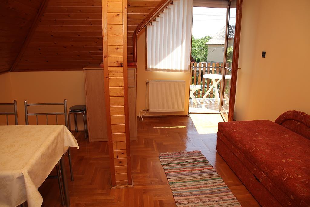 Balatongyörök Andrea Apartmanhaz מראה חיצוני תמונה
