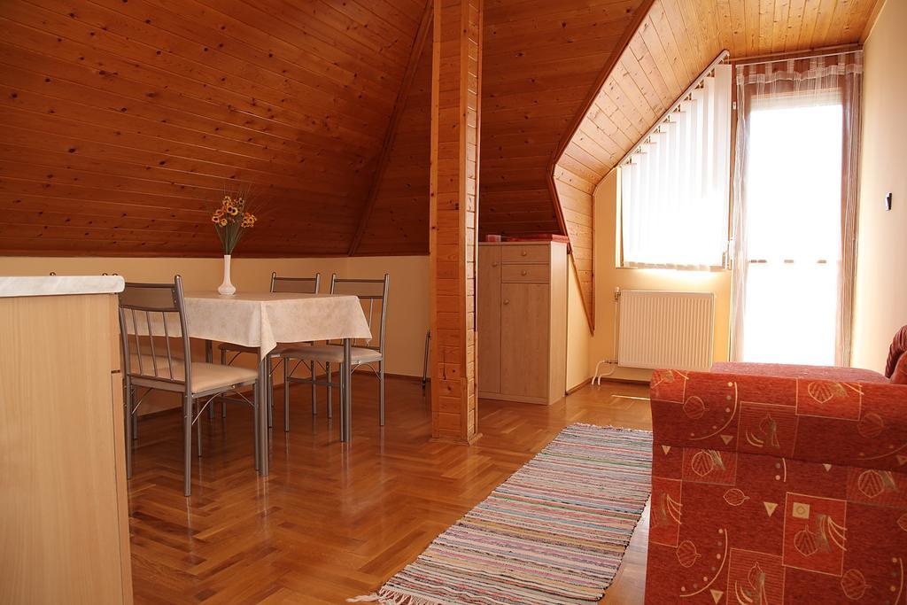 Balatongyörök Andrea Apartmanhaz מראה חיצוני תמונה