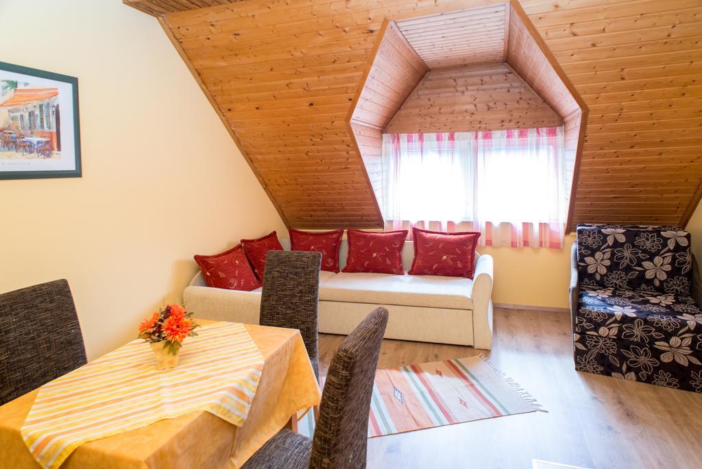 Balatongyörök Andrea Apartmanhaz מראה חיצוני תמונה
